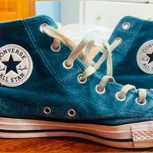 vintage velvet converse!